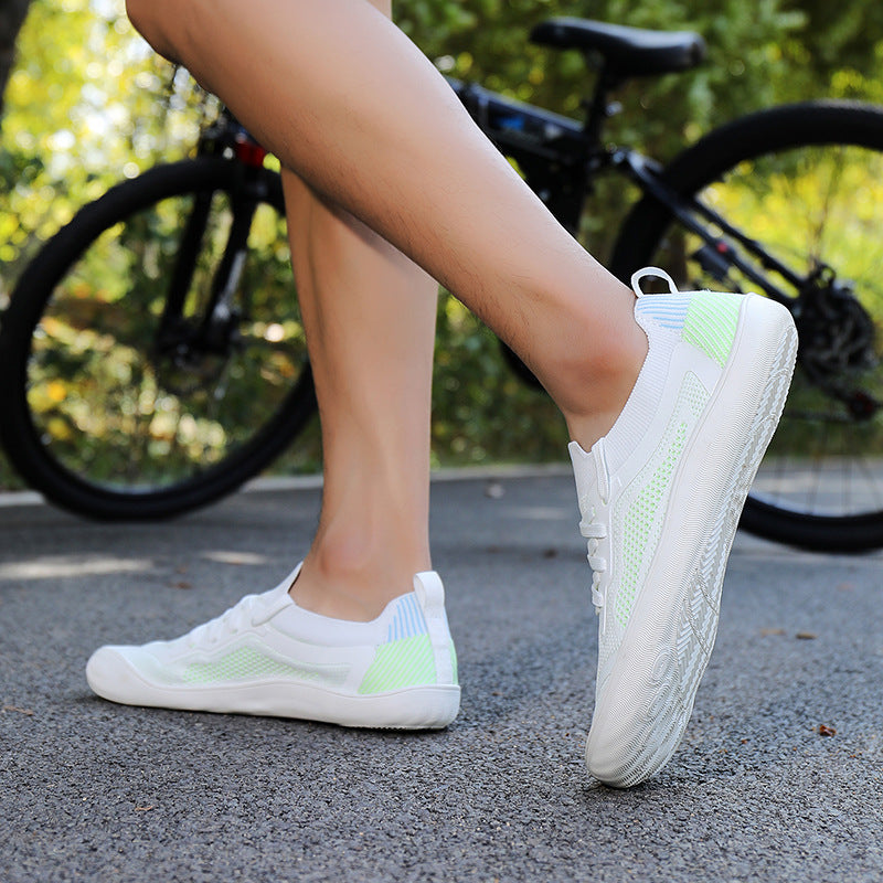 Wander-Sneaker mit breiter Zehenbox