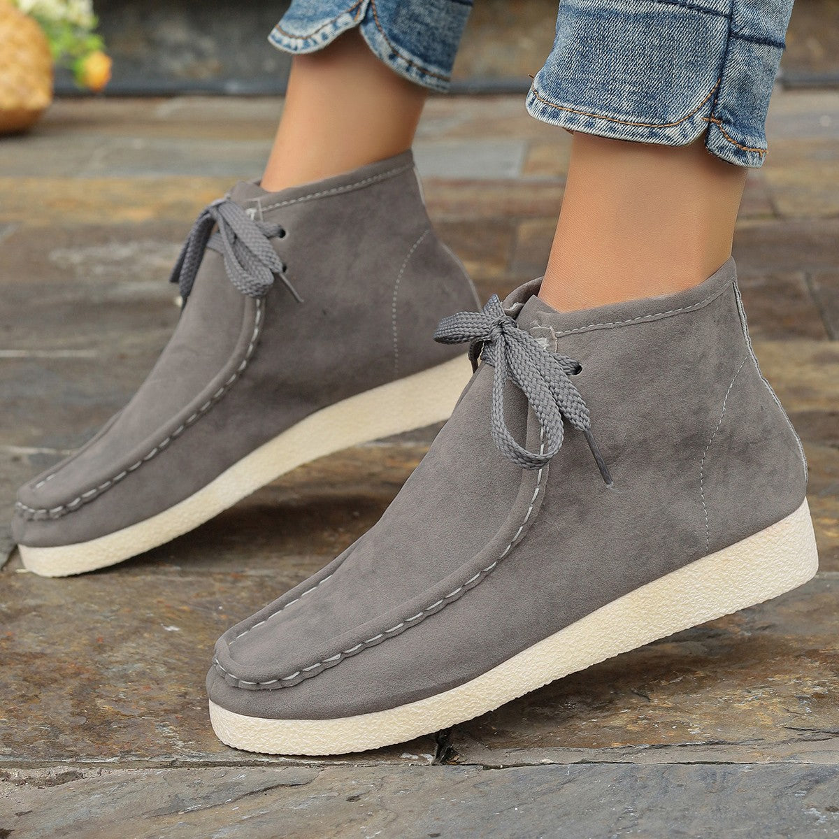 Rundspitzige Knöchelboots mit Stitch-Detail
