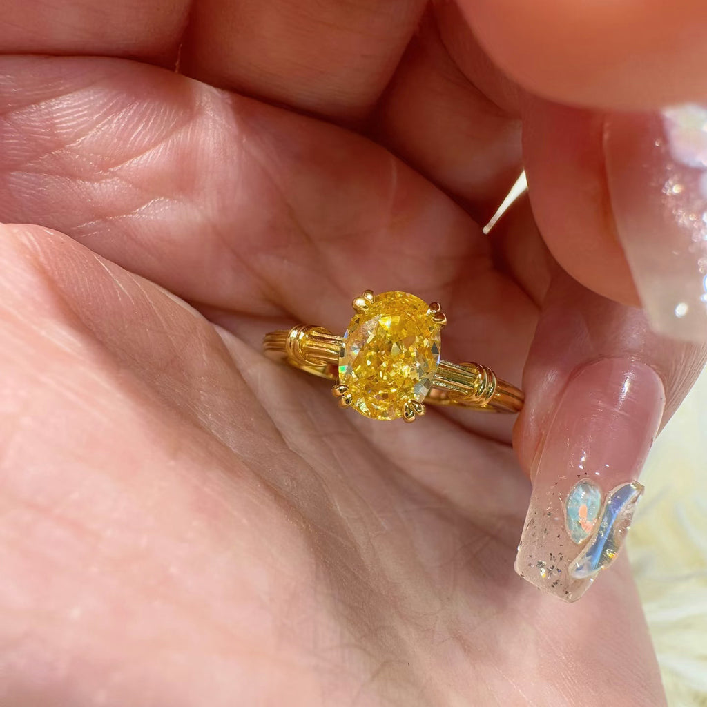Damenring mit gelbem Diamant