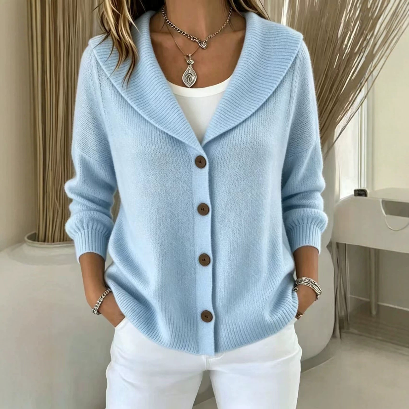 Strickpullover mit Rollkragen und Knopfleiste