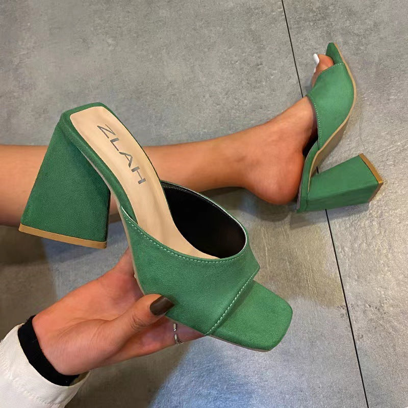 Sandalen mit quadratischem Zehenkopf und dicker Sohle – Bild 10 | LuxeStyle