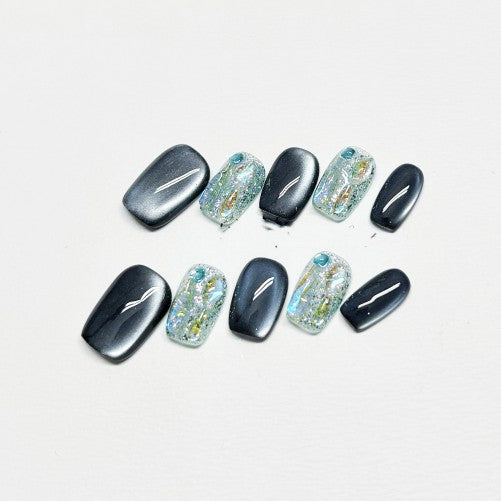 Dunkelblaues Katzenaugen-Design mit Strass