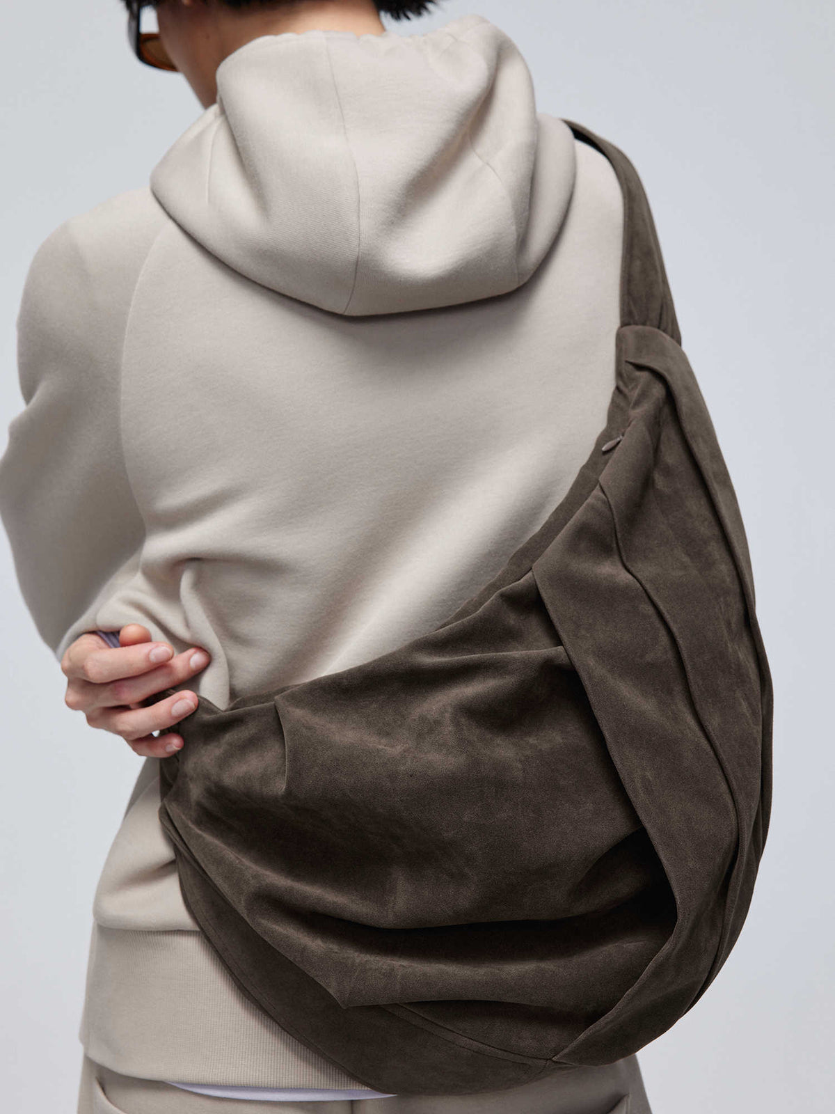 Umhängetasche aus Wildleder – Bild 2 | LuxeStyle