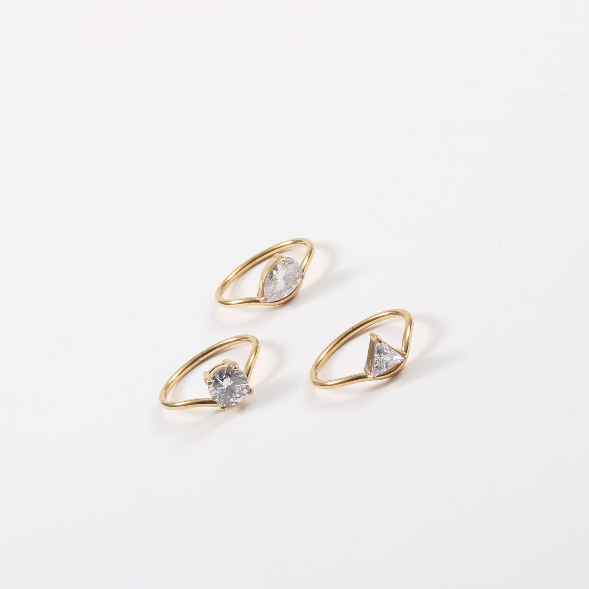 Birnenförmiger Ring mit Diamant-Inlay