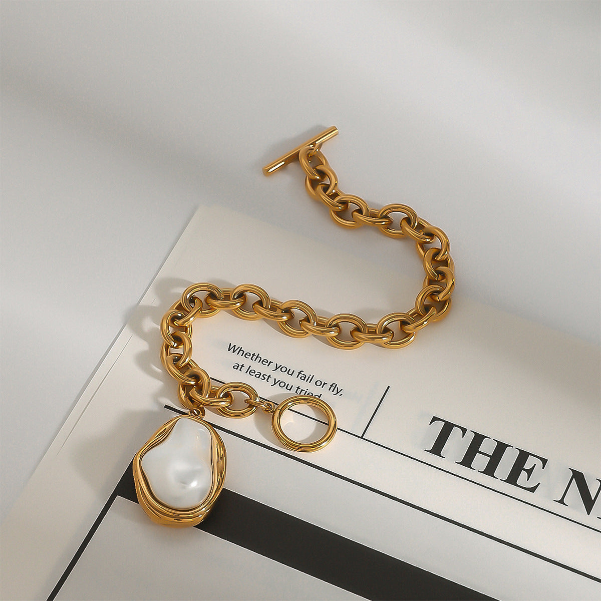 Stilvolles Armband aus vergoldetem Edelstahl – Bild 3 | LuxeStyle