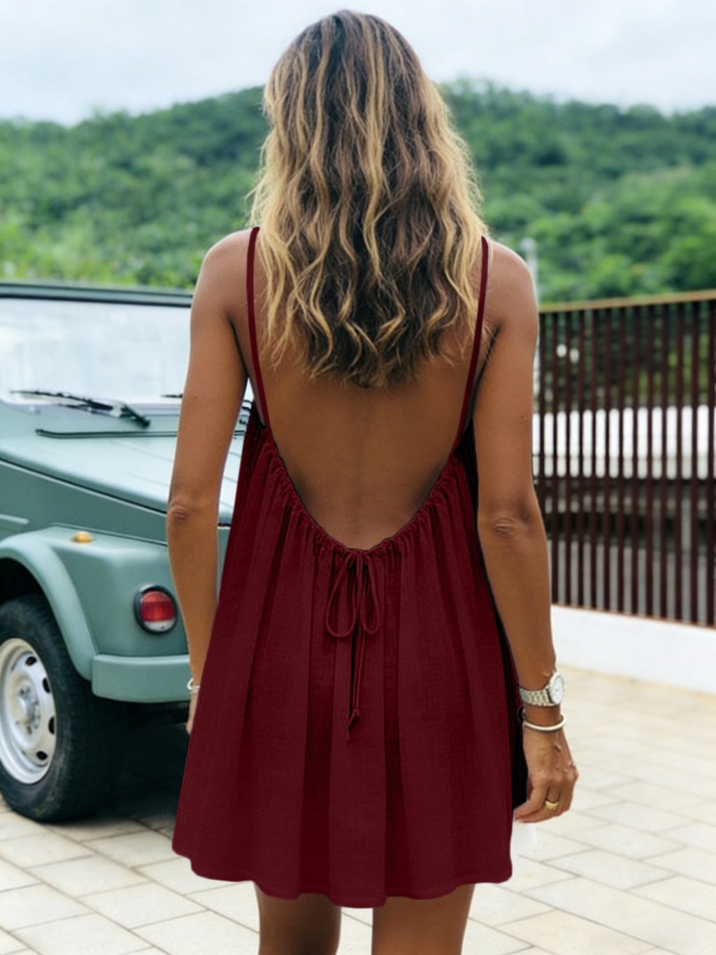 Mini-Trägerkleid aus Eisseide mit Raffung