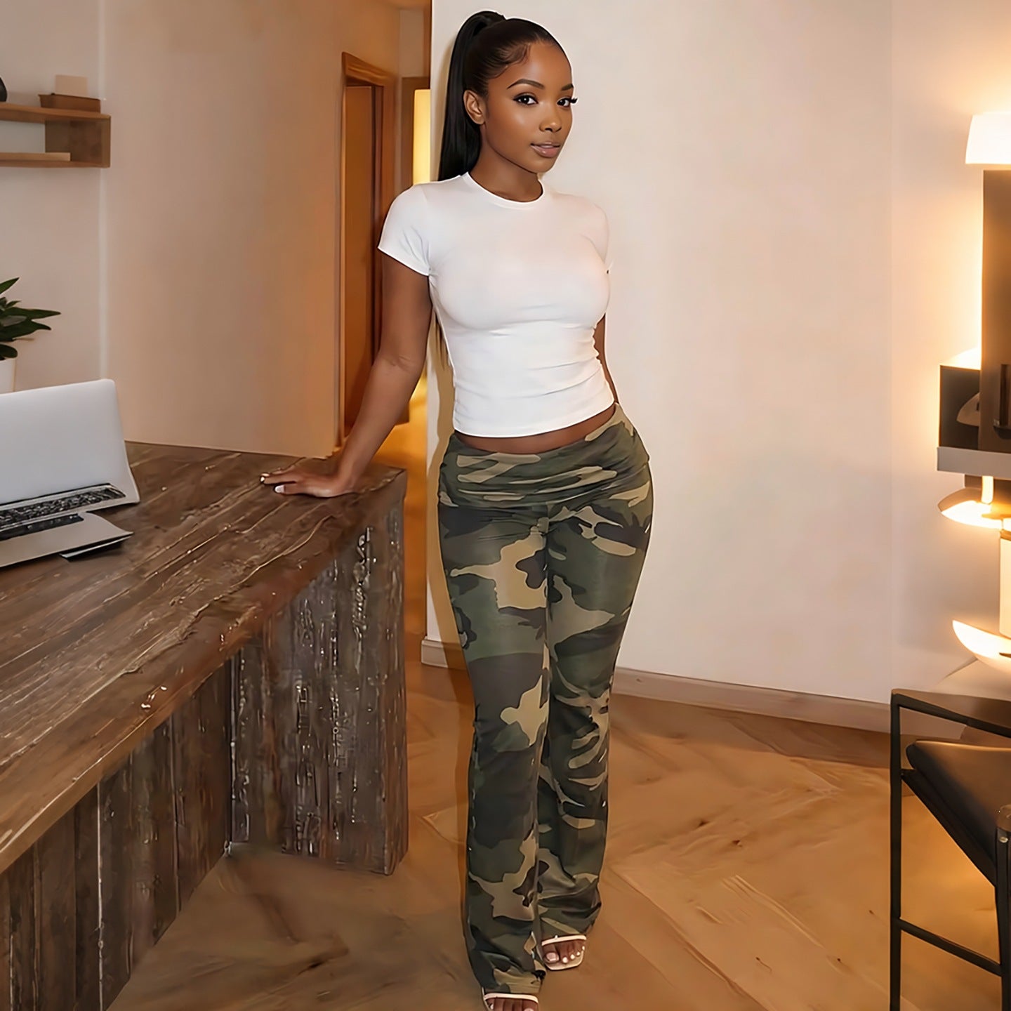 Camo Low-Waist Slim-Fit Hose für Frauen