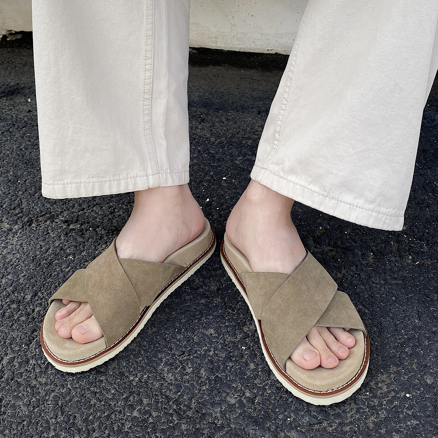 Glänzende Wildleder-Sommerschuhe für Herren