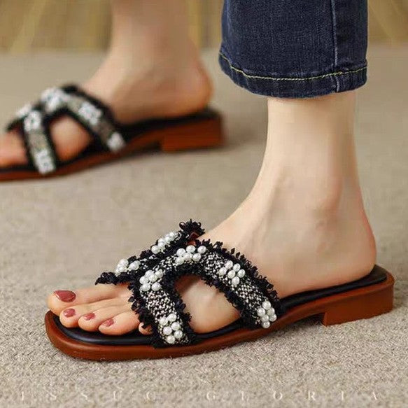Sommerliche Vintage-Sandalen mit Perlen