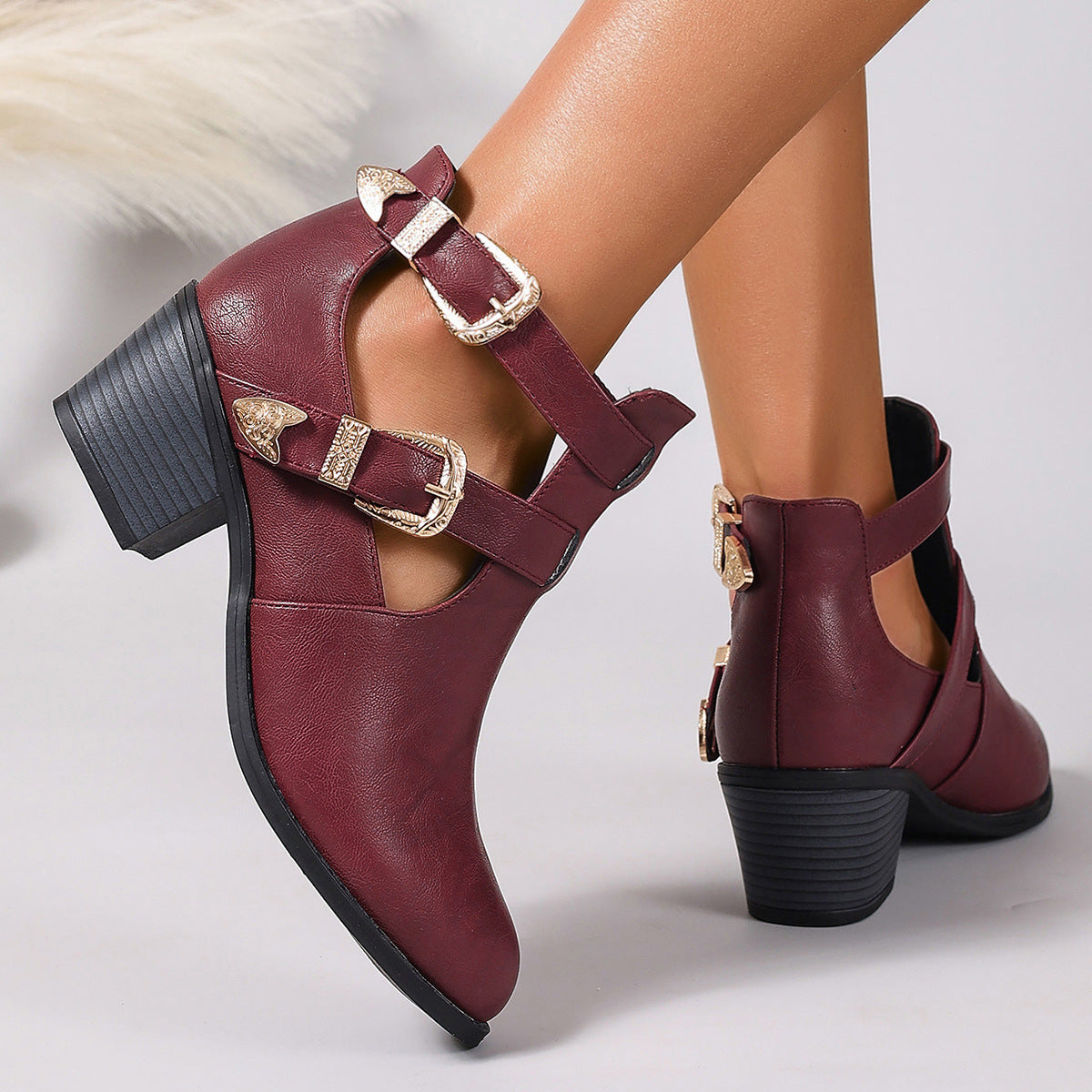 Punk-Style Boots mit Kreppabsätzen und Lederriemen