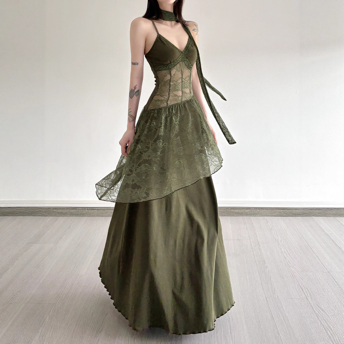 Retro Spitzen-Slip-Kleid mit V-Ausschnitt | LuxeStyle