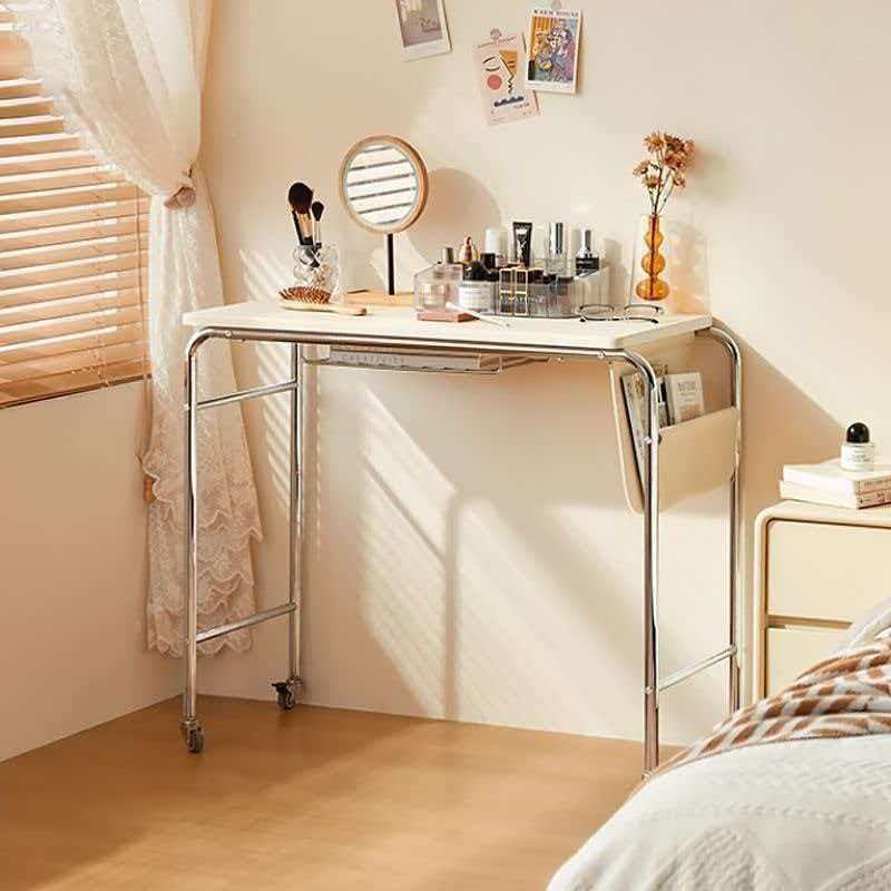Minimalistischer Schreibtisch für Home Office