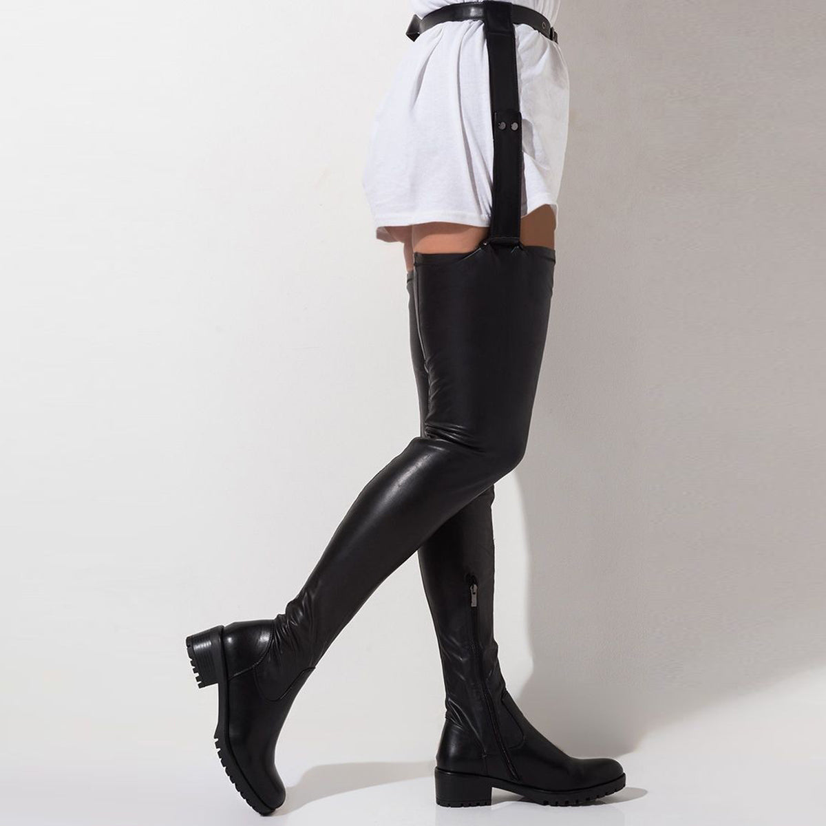 Schwarze Over-the-Knee Stiefel mit Rundzehen | LuxeStyle