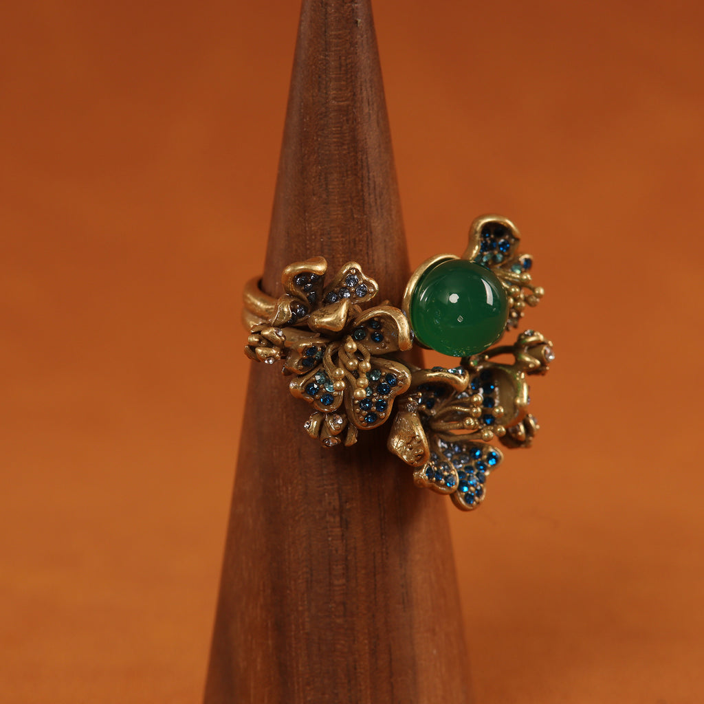 Verstellbarer Ring mit grüner Kamelie