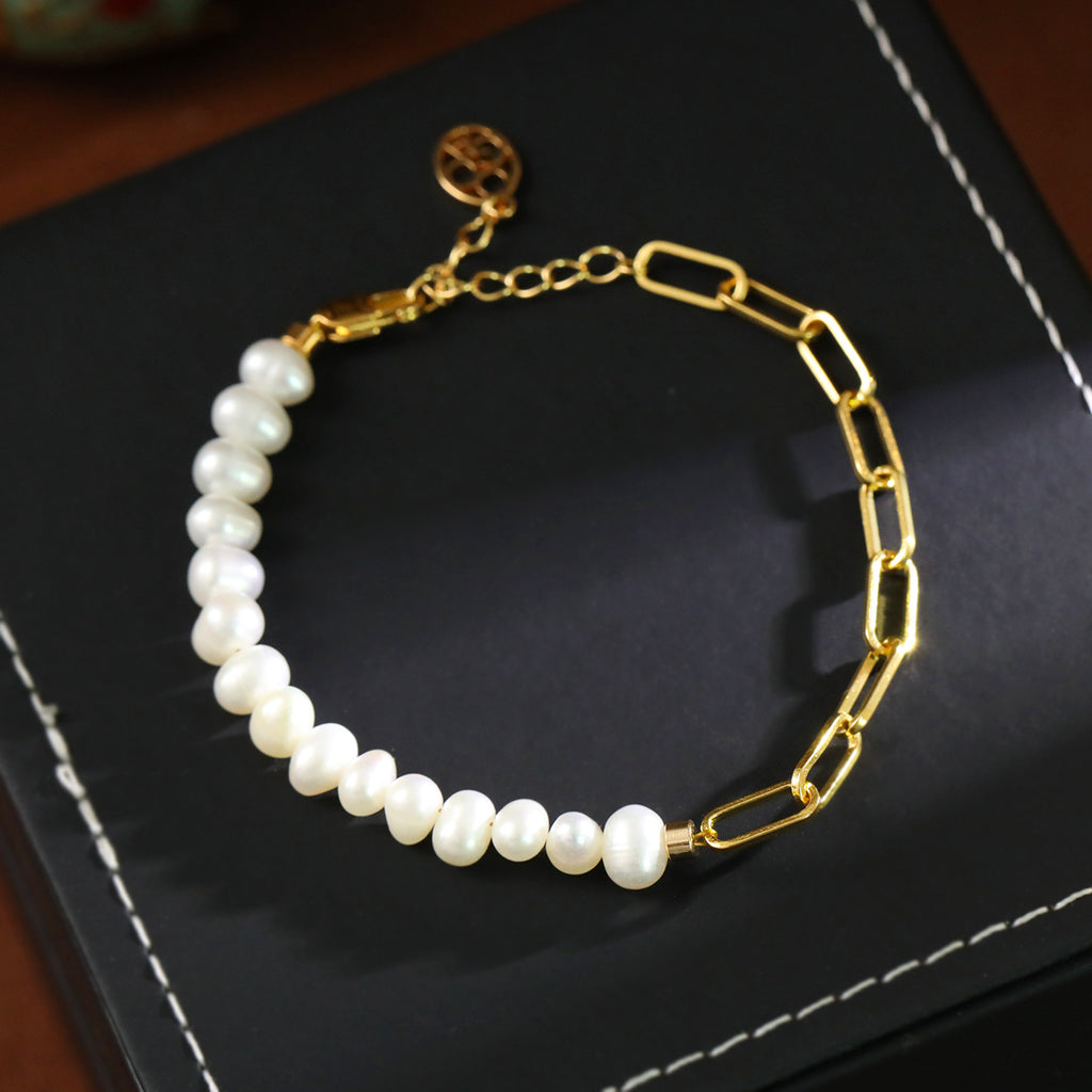 Armband mit Naturperlen und 18K Vergoldung