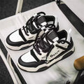 Rundspitze Sneaker mit Mittelsocke