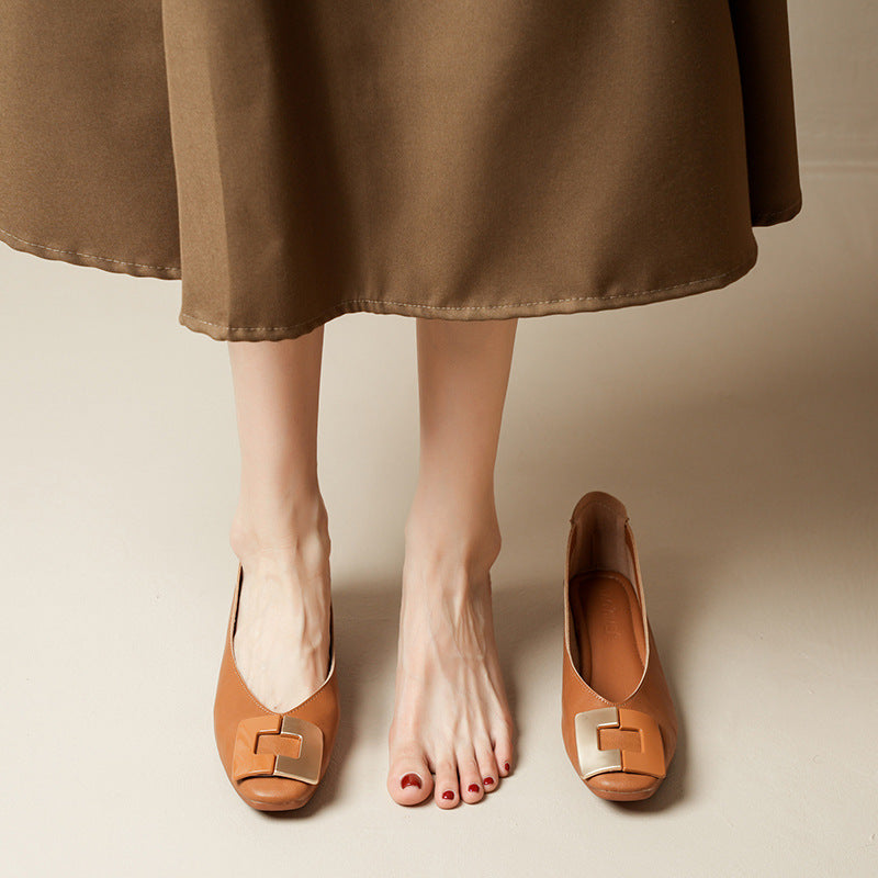 Bequeme Leder-Slipper mit niedrigem Absatz