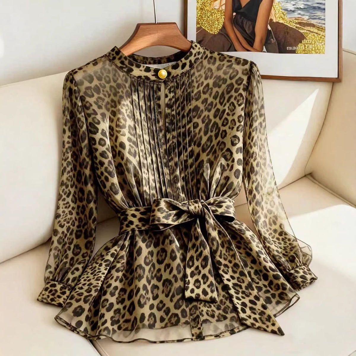 Elegante Chiffonbluse mit Animal-Print – Bild 1 | LuxeStyle