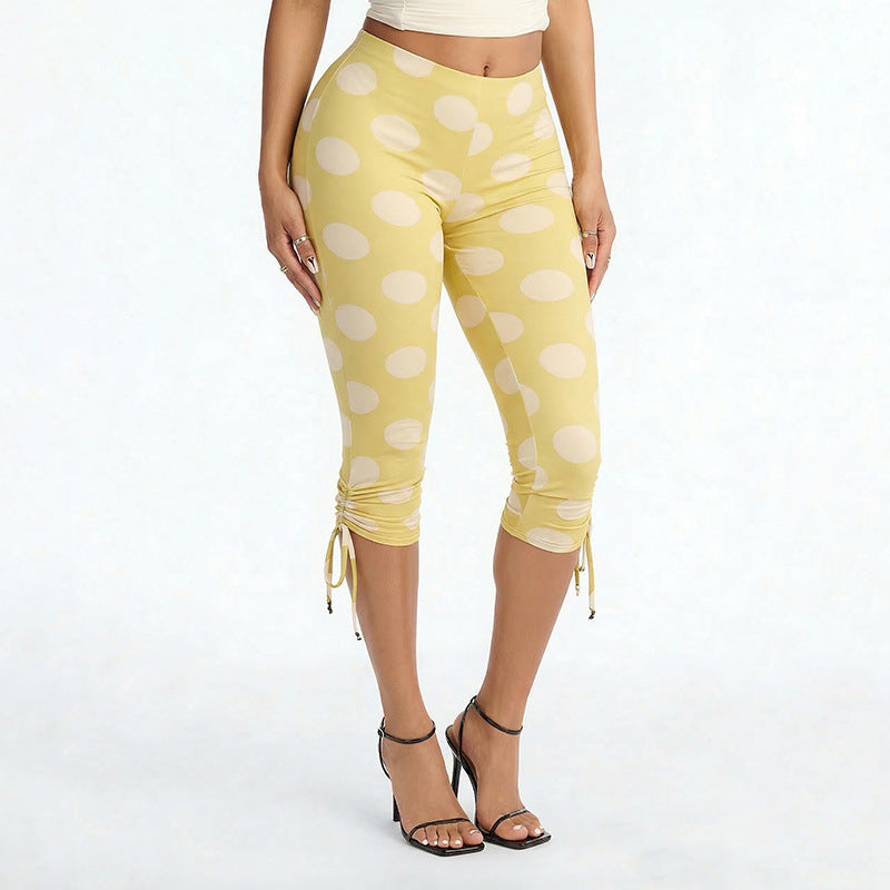 Gepunktete Caprihose mit schmaler Passform