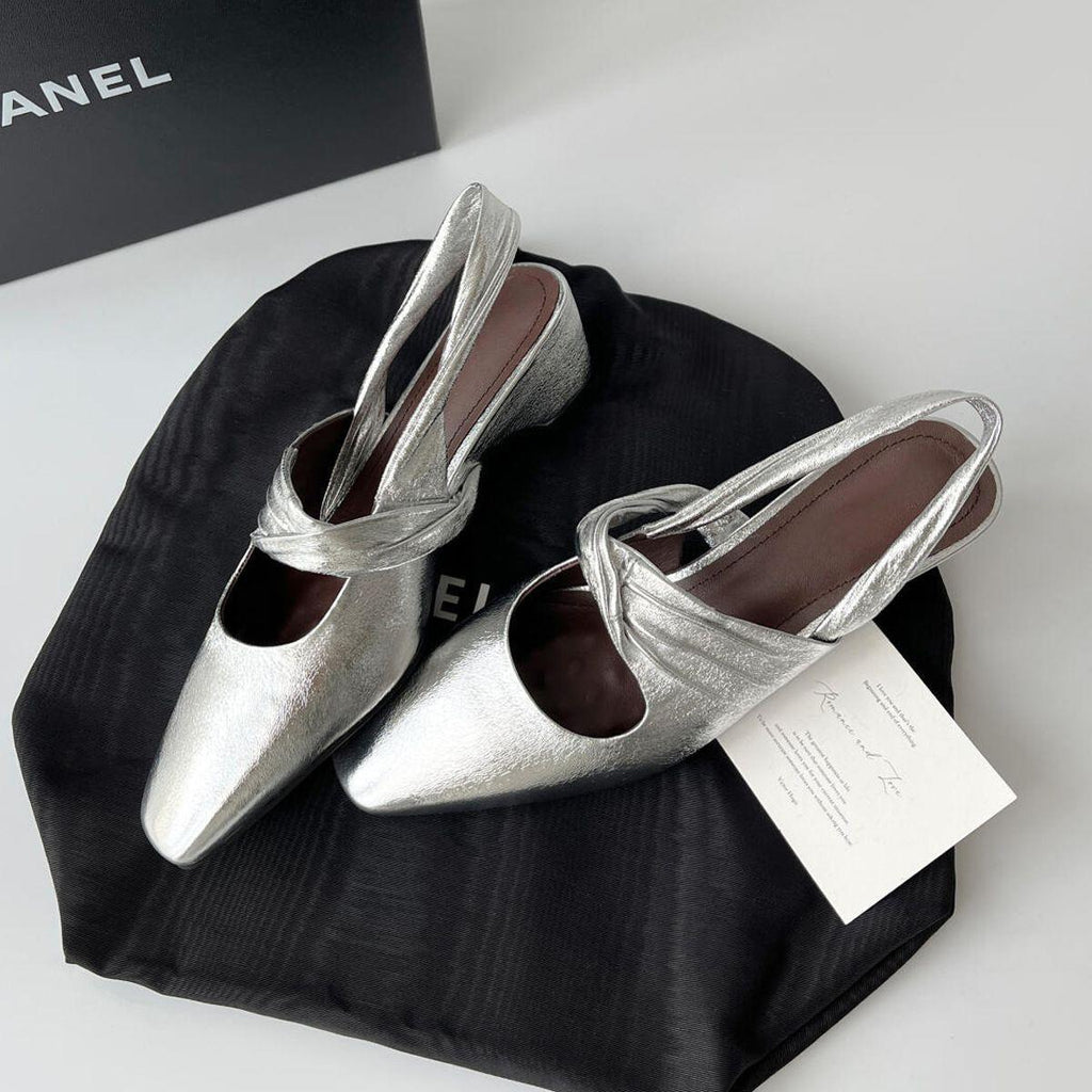 Retro Pumps mit Chunky Heel und V-Ausschnitt