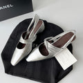 Retro Pumps mit Chunky Heel und V-Ausschnitt