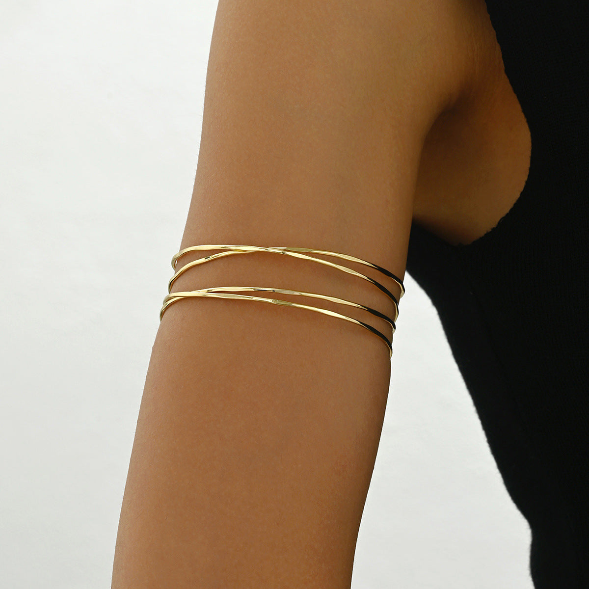 Minimalistisches Armreif-Set im japanisch-koreanischen Stil