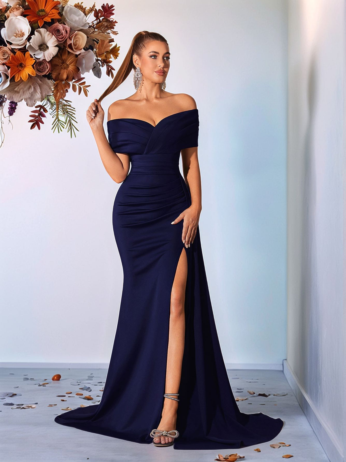 Elegantes Satin-Abendkleid mit One-Shoulder-Träger – Bild 10 | LuxeStyle