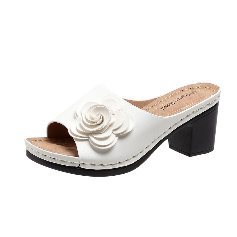 Keilabsatz-Sandalen mit Blumen-Applikation – Bild 4 | LuxeStyle