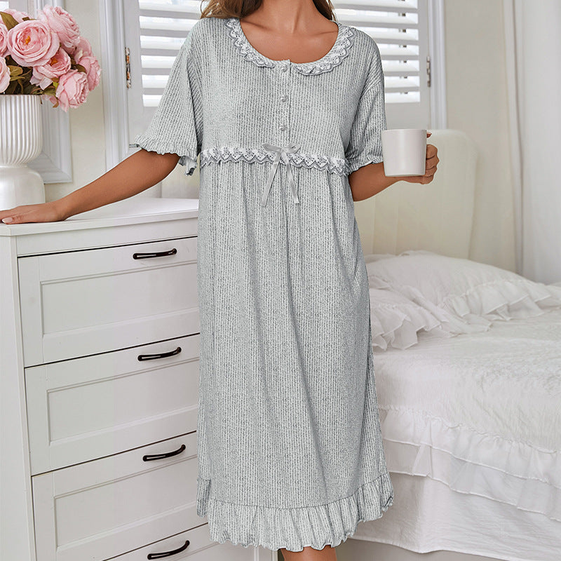 Minimalistisches Nachthemd & Loungewear – Bild 3 | LuxeStyle