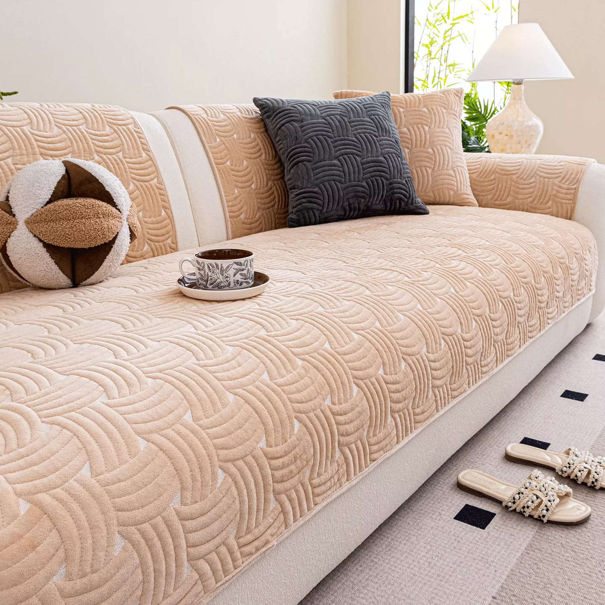 Sofa Kissenbezug aus Milchvelvet 70x70 cm – Bild 3 | LuxeStyle