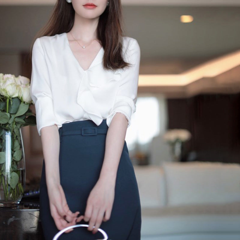 Elegante weisse Bluse mit V-Ausschnitt – Bild 4 | LuxeStyle