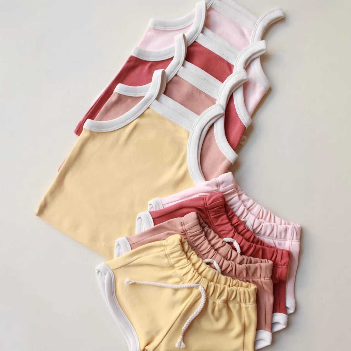 Baby Sommer-Set mit Träger-Top und Shorts – Bild 7 | LuxeStyle