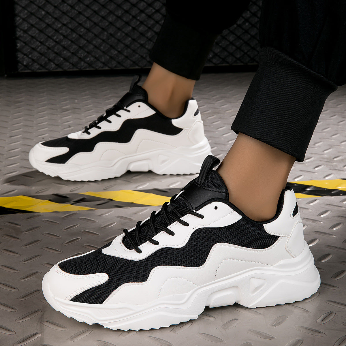 Leichter Freizeit-Sneaker mit Dämpfung – Bild 7 | LuxeStyle