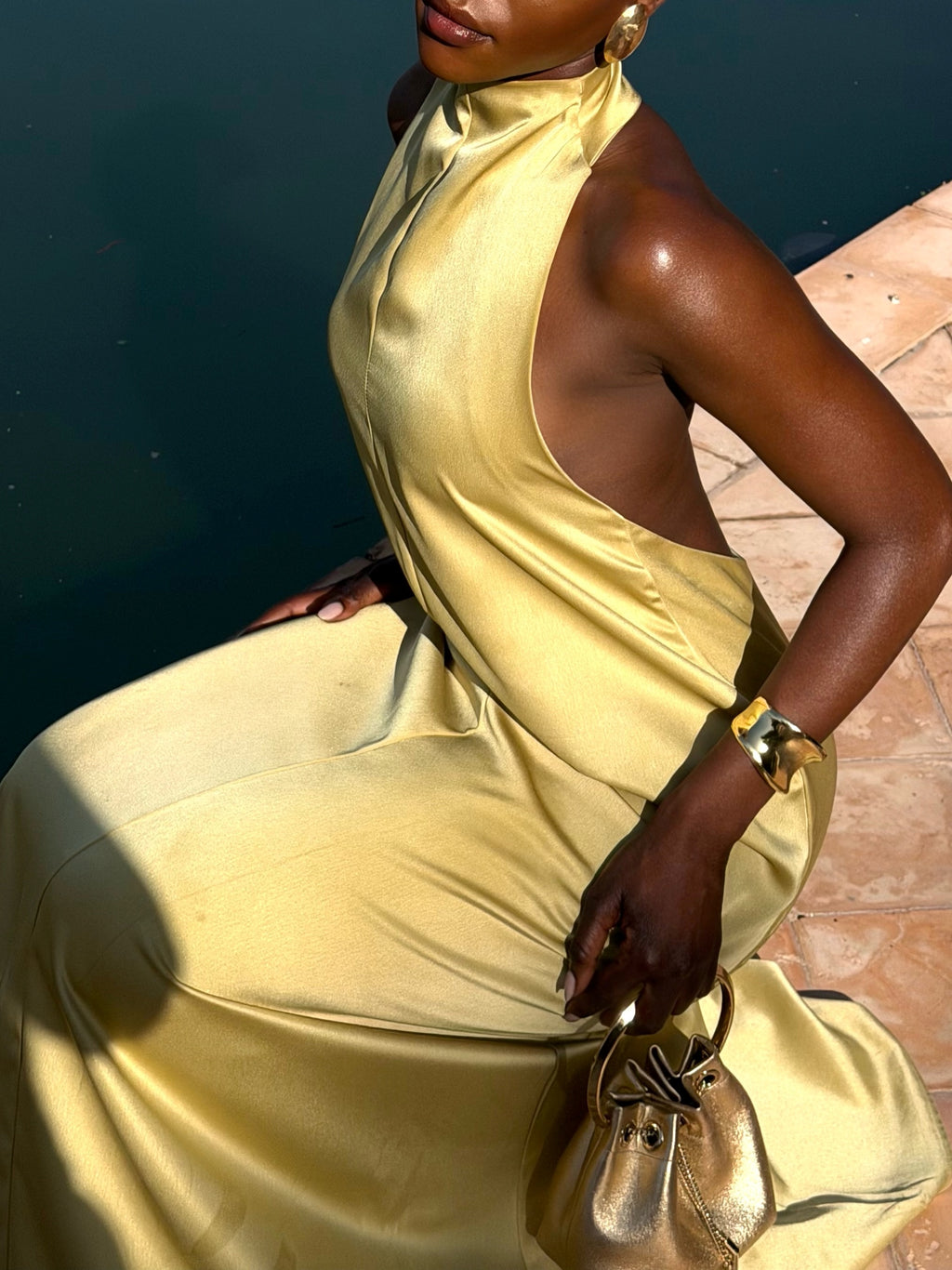 Satin-Maxi-Kleid mit offenem Rücken