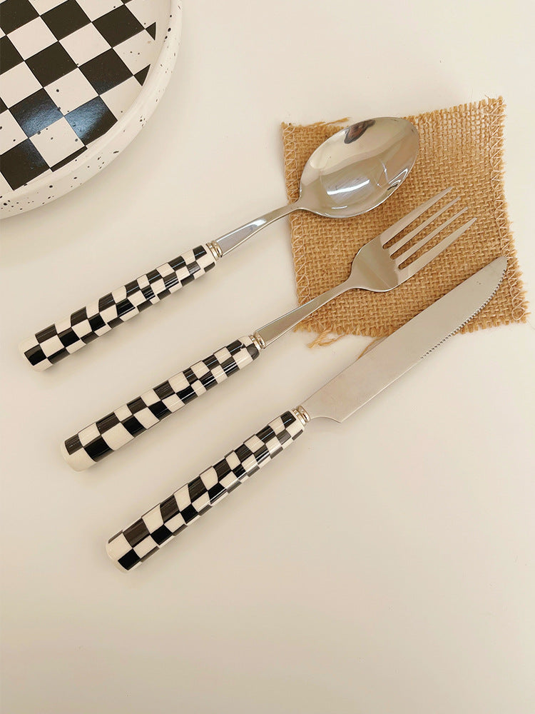 Besteck-Set mit Schachbrettmuster – Bild 4 | LuxeStyle