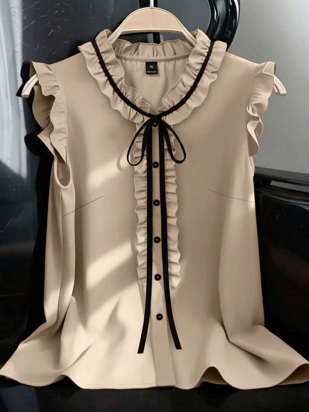 Ärmellose Bluse mit V-Ausschnitt und Schnürung