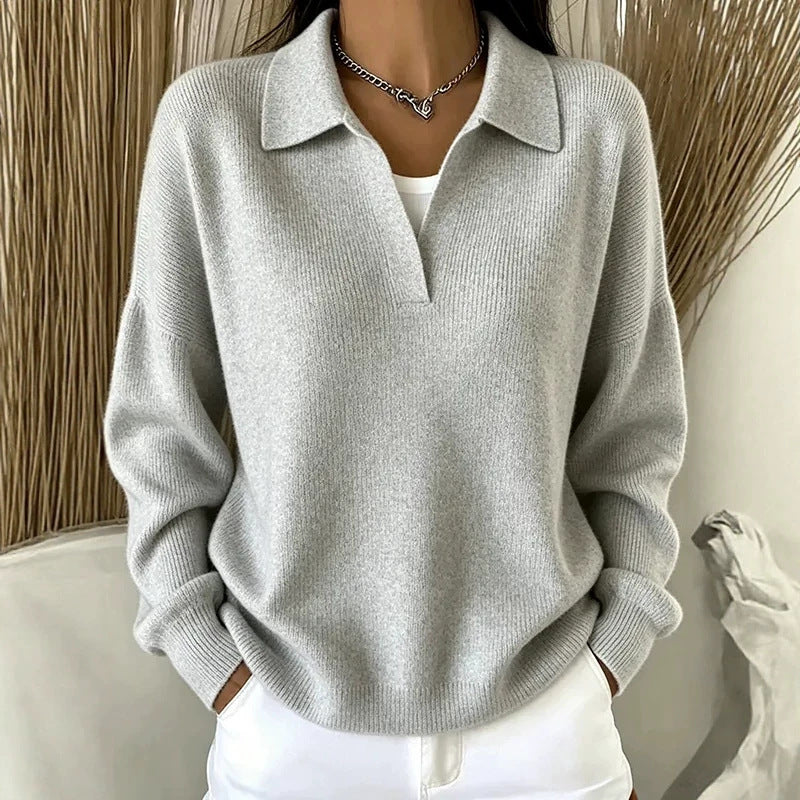 Gerippter V-Pullover mit Turn-Down-Kragen