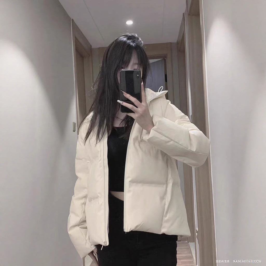 Kurze Kapuzenjacke mit Polyester-Füllung