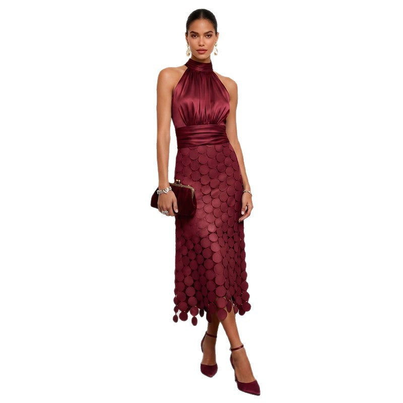 Sommerliches Neckholder-Kleid mit Rundrock