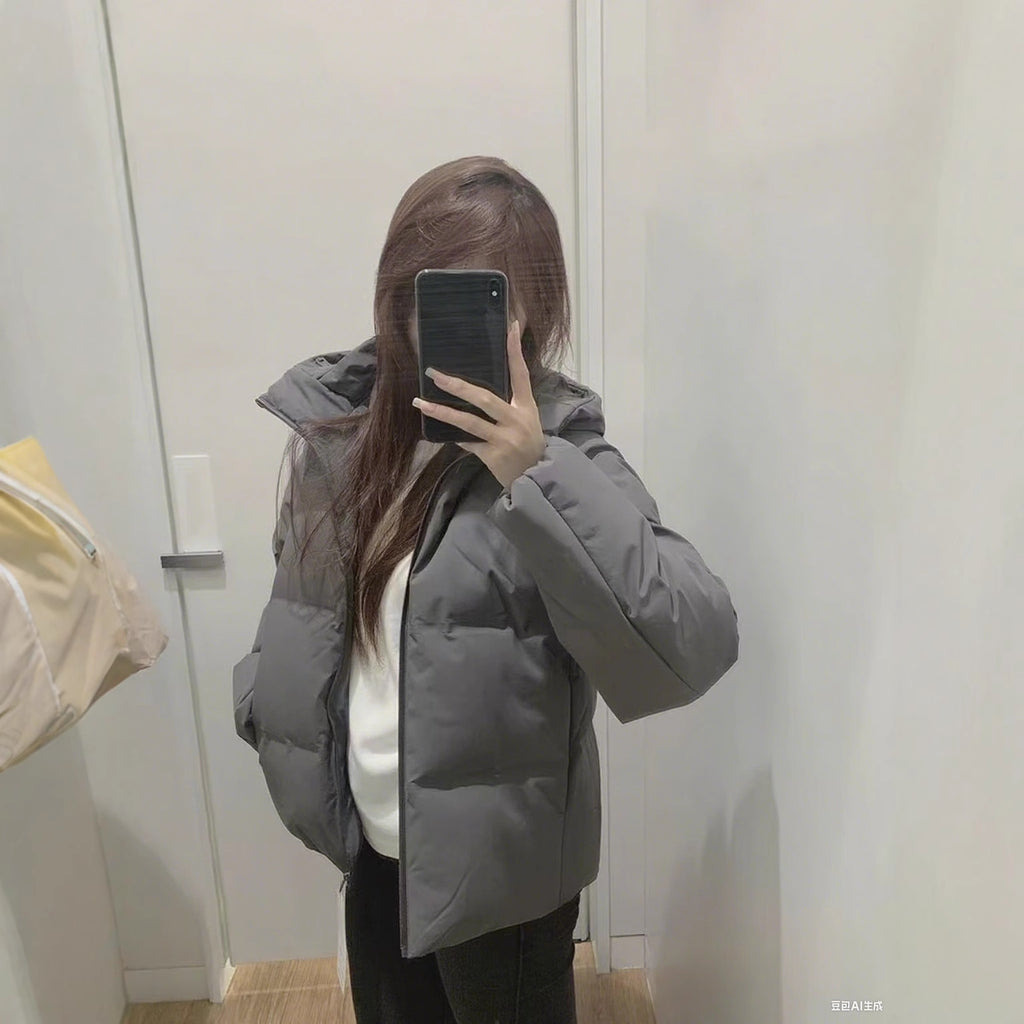 Kurze Kapuzenjacke mit Polyester-Füllung