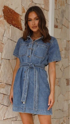 Vielseitiges Denim-Midikleid mit kurzen Ärmeln