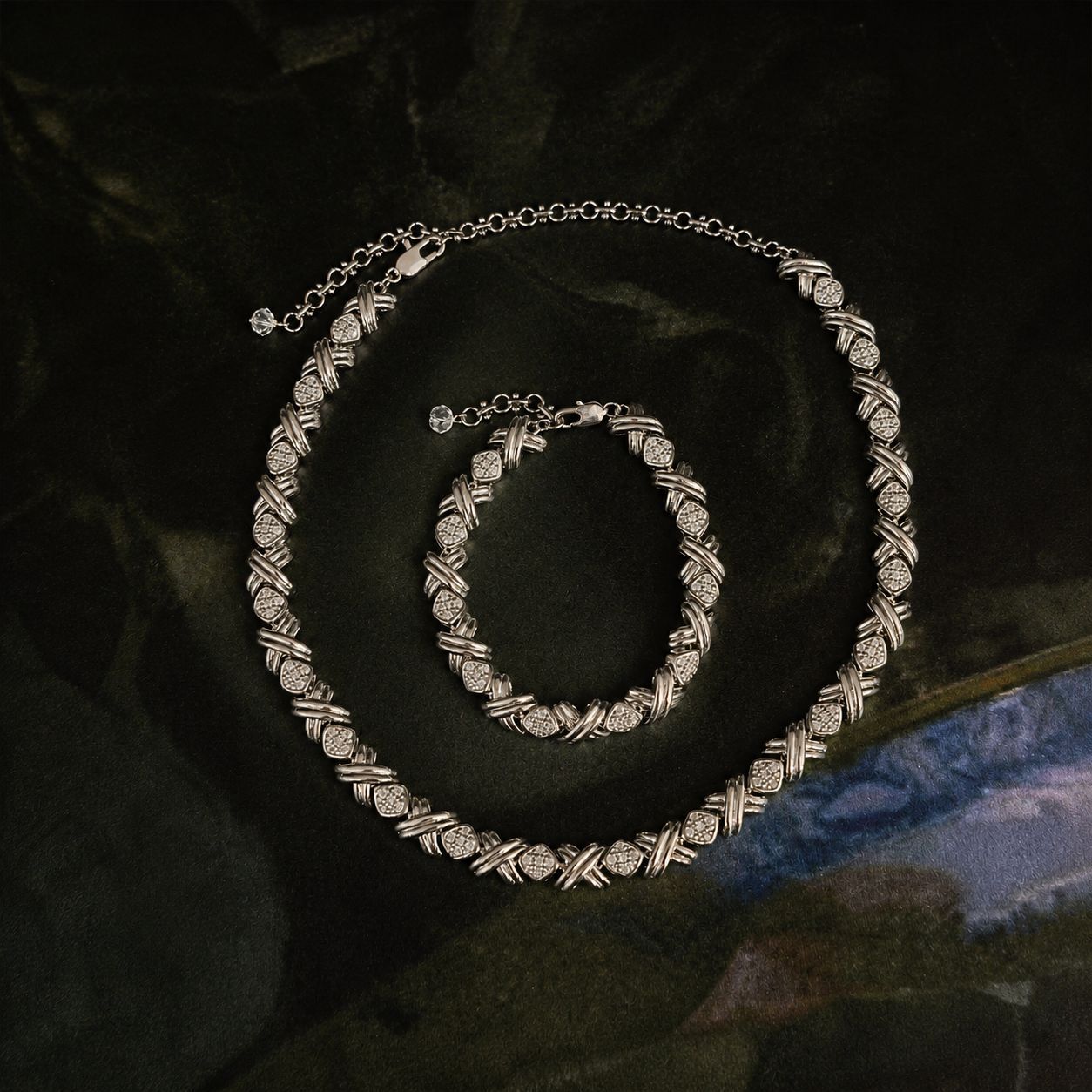 Halskette und Armband mit Diamanten