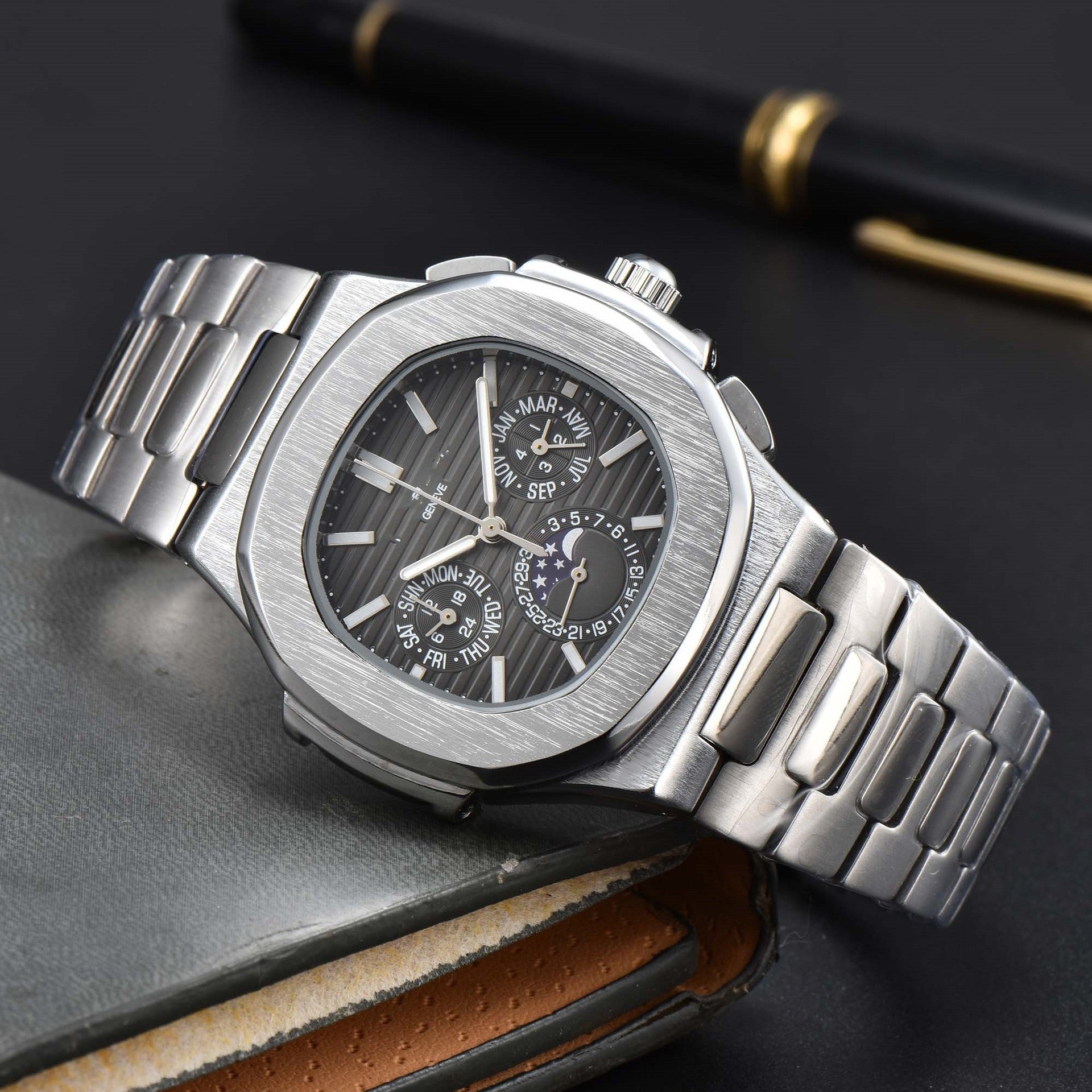 Nautilus Herrenuhr mit Stahlarmband – Ansicht 7