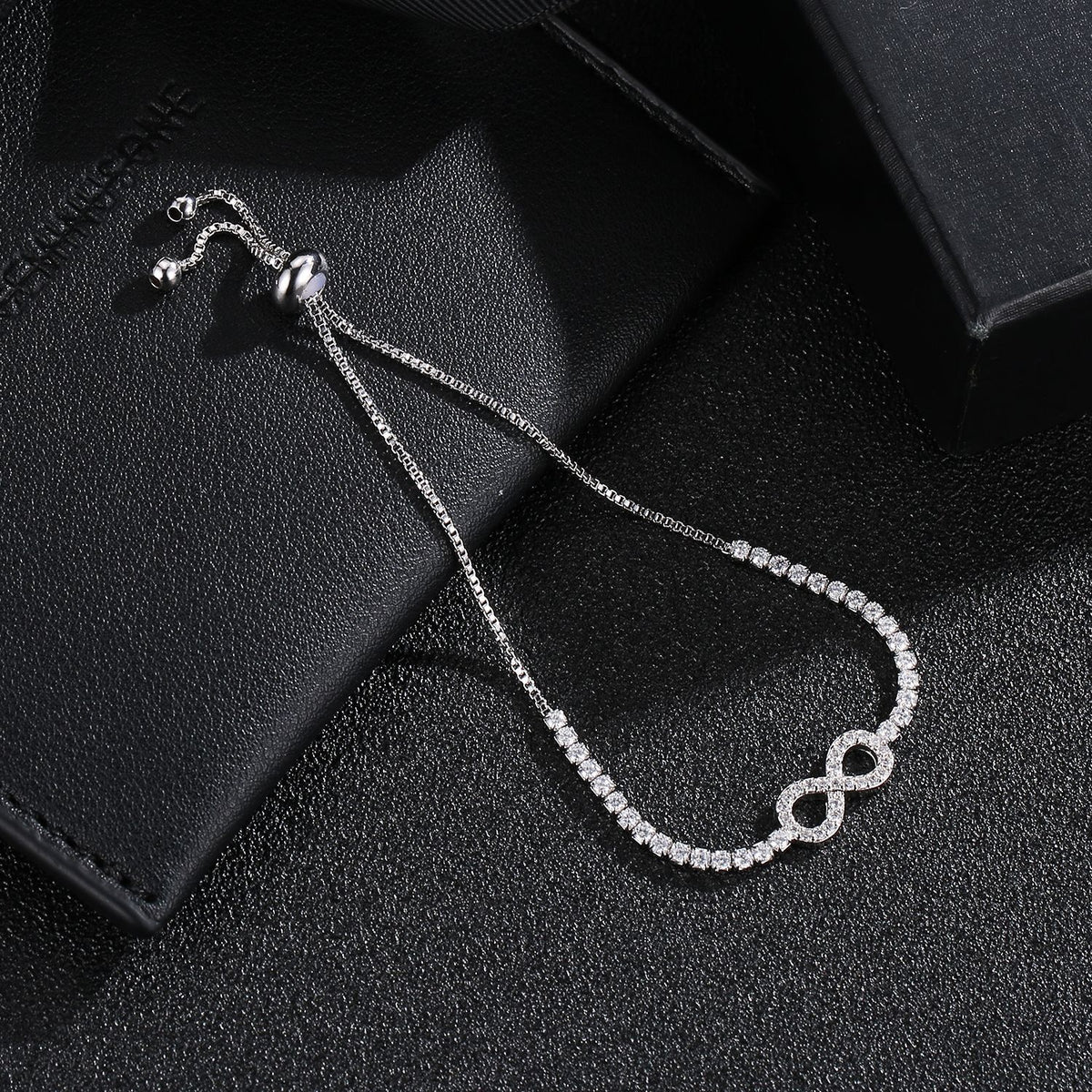 Endless Symbol Sternennacht Armband – Bild 1 | LuxeStyle