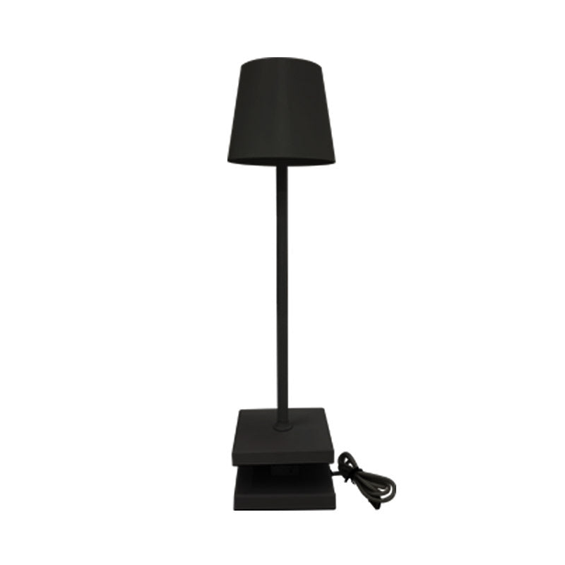 Moderne Nachttischlampe mit USB-Ladefunktion – Bild 2 | LuxeStyle