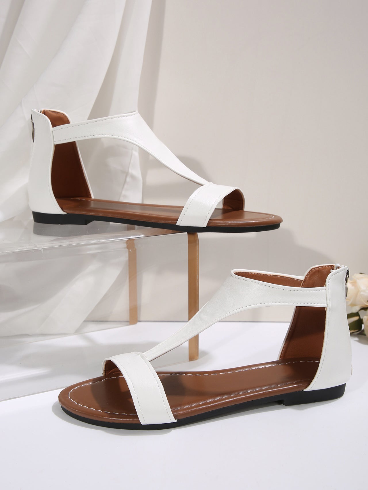Flache Freizeit-Sandalen mit Reissverschluss
