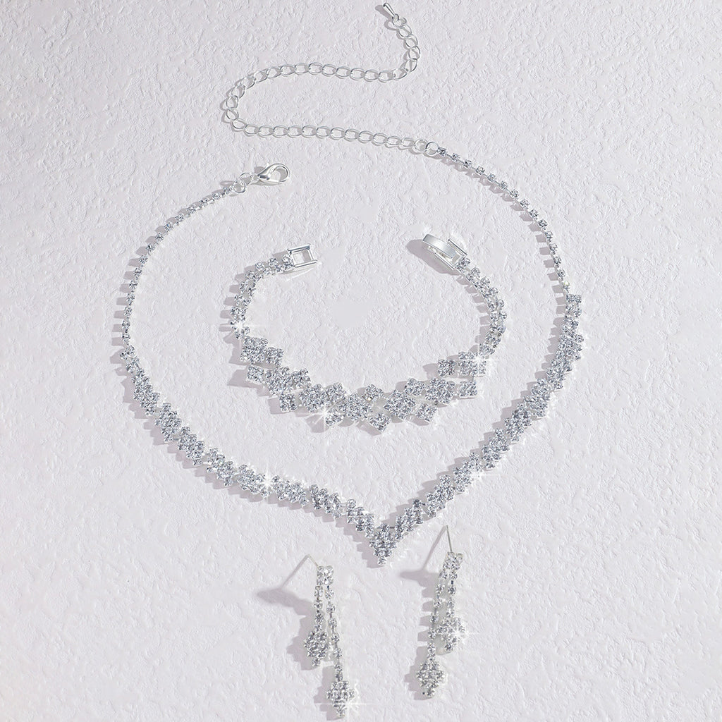Schmuck-Set mit Halskette, Armband und Ohrringen
