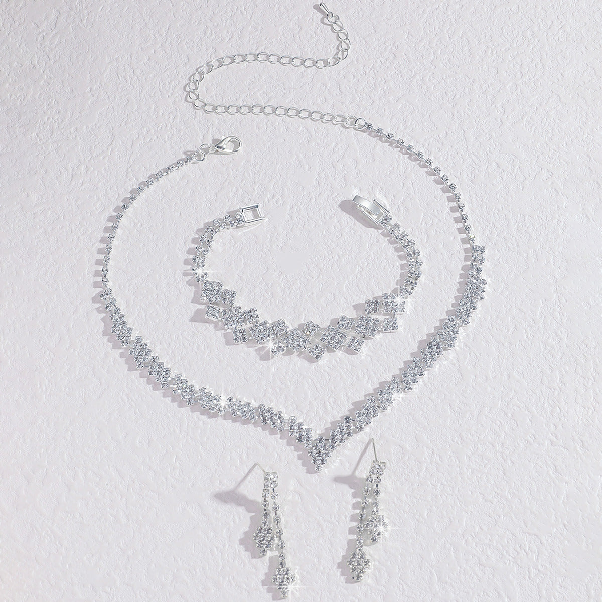 Schmuck-Set mit Halskette, Armband und Ohrringen