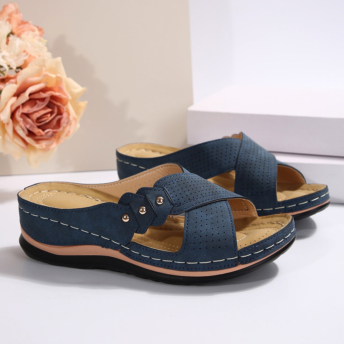 Bequeme, rutschfeste Pantoletten – Bild 8 | LuxeStyle