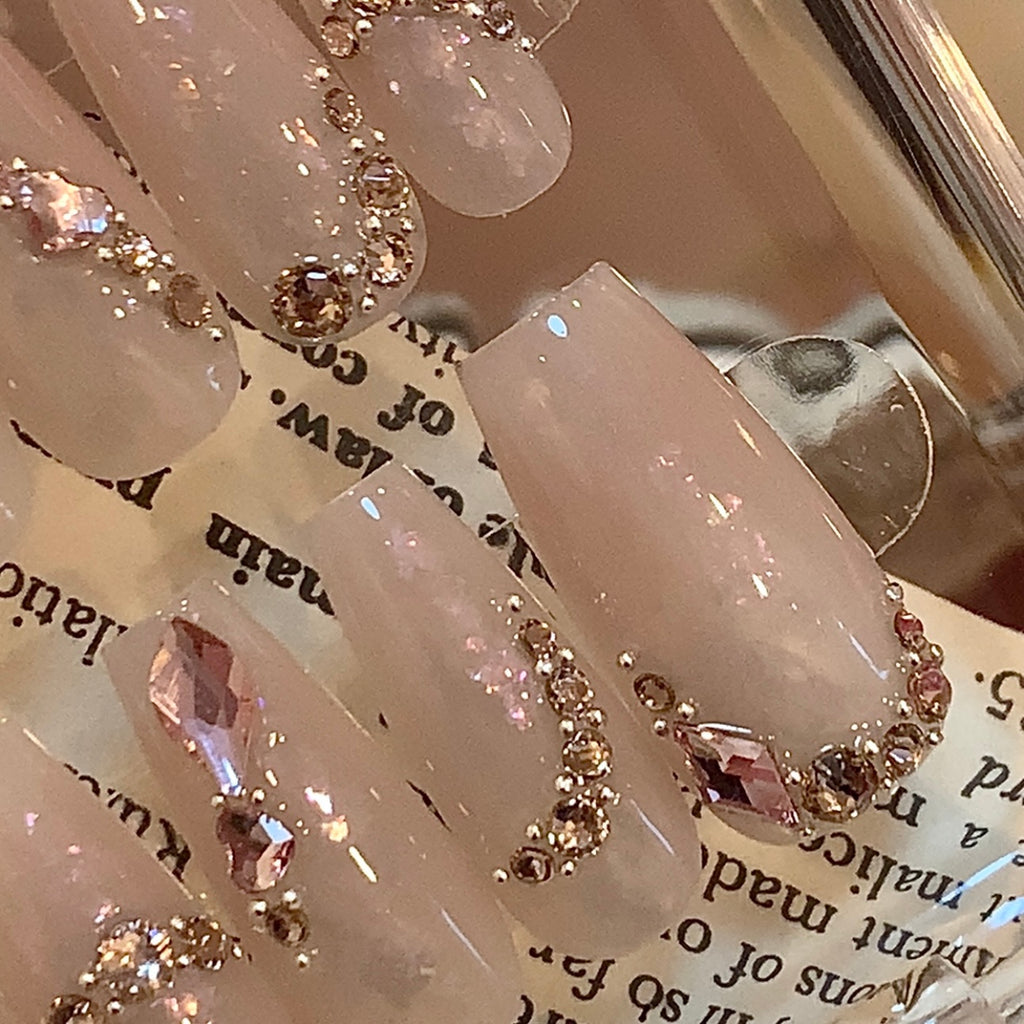 Opal-Look Press-on Nägel mit Herzmuster | LuxeStyle